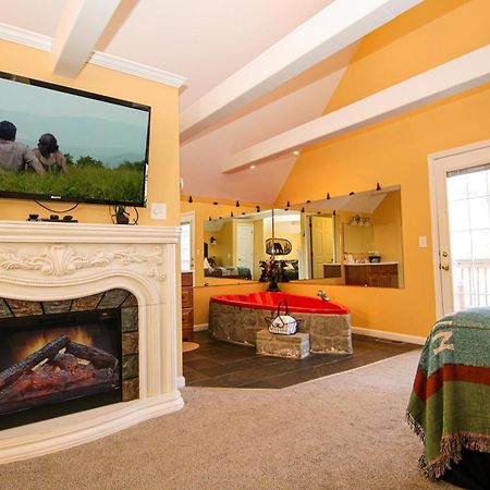 First Love Gatlinburg Room photo
