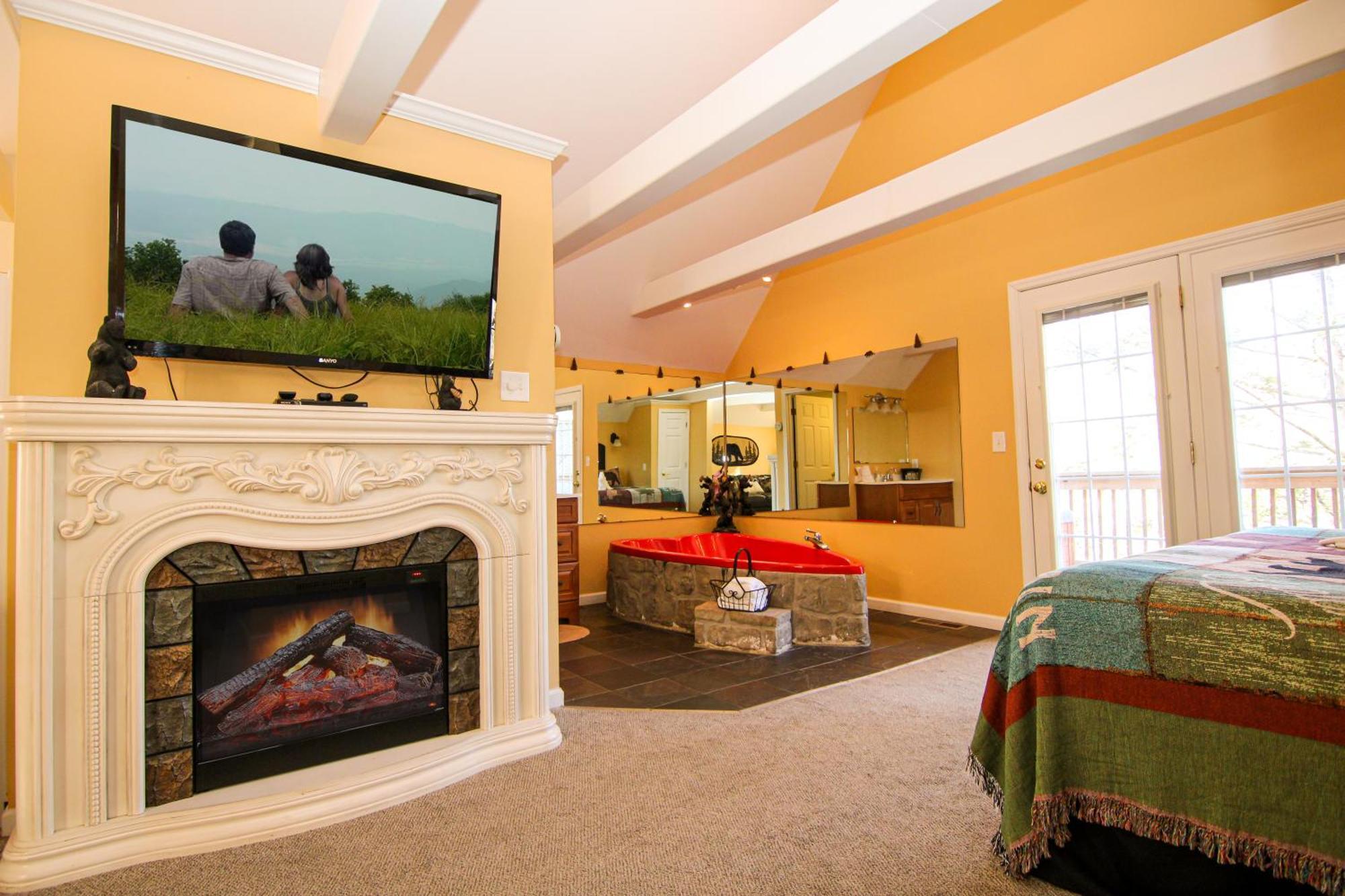 First Love Gatlinburg Room photo