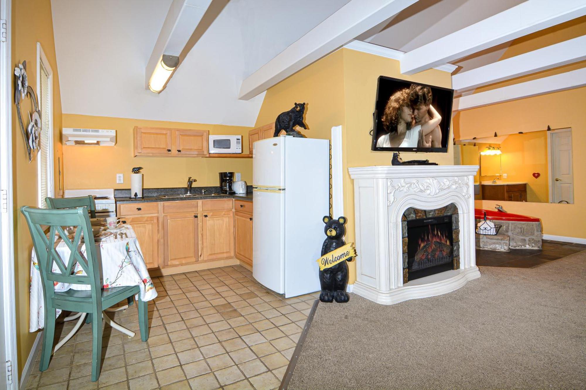 First Love Gatlinburg Room photo